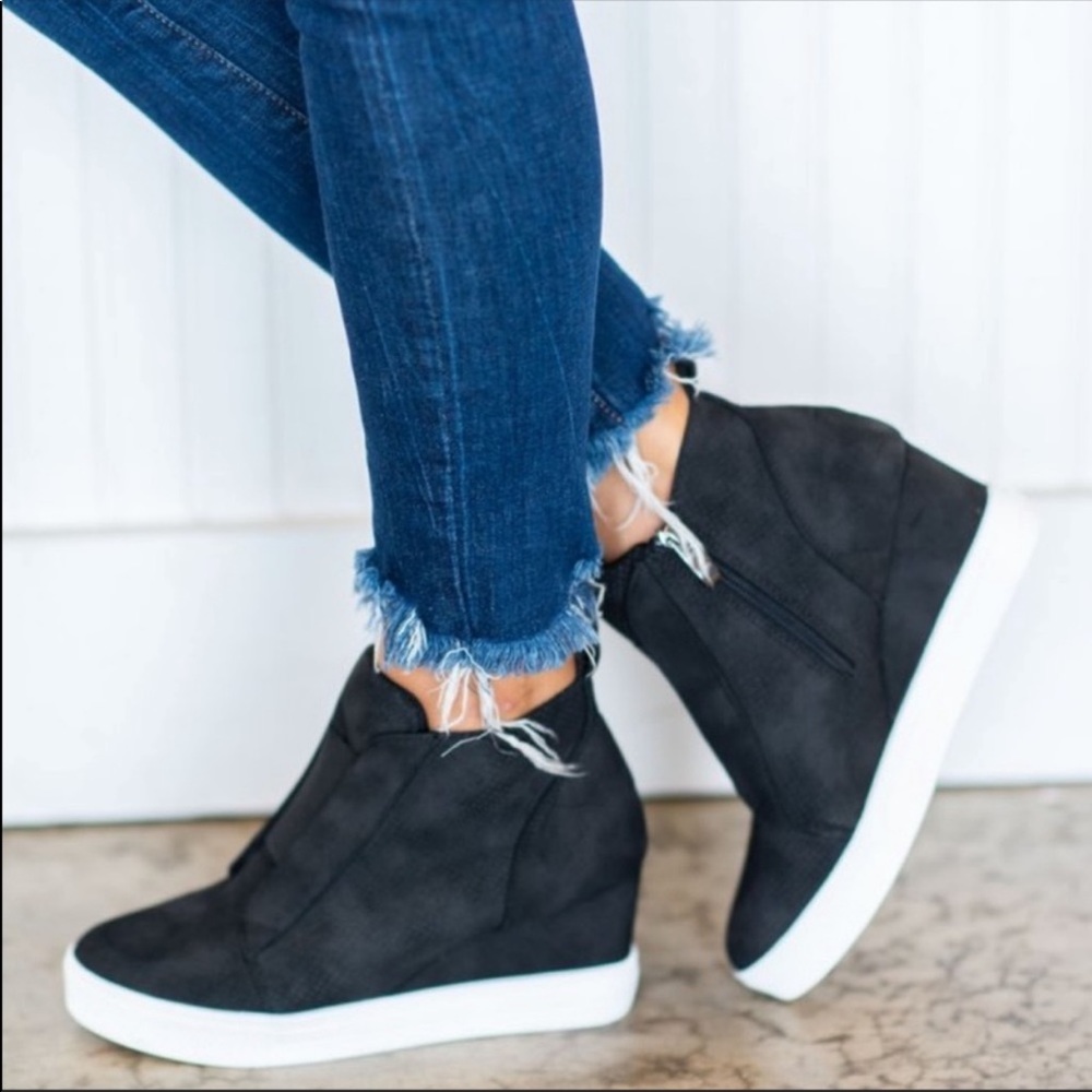 ❗️LAST 1❗️THE WAIT IS OVER!!! BLACK WEDGE SNEAKER - Picture 4 of 8